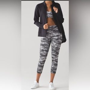 Lululemon Wunder Under
Crop (Hi-Rise) (21")
Luon Hazy Days Black White